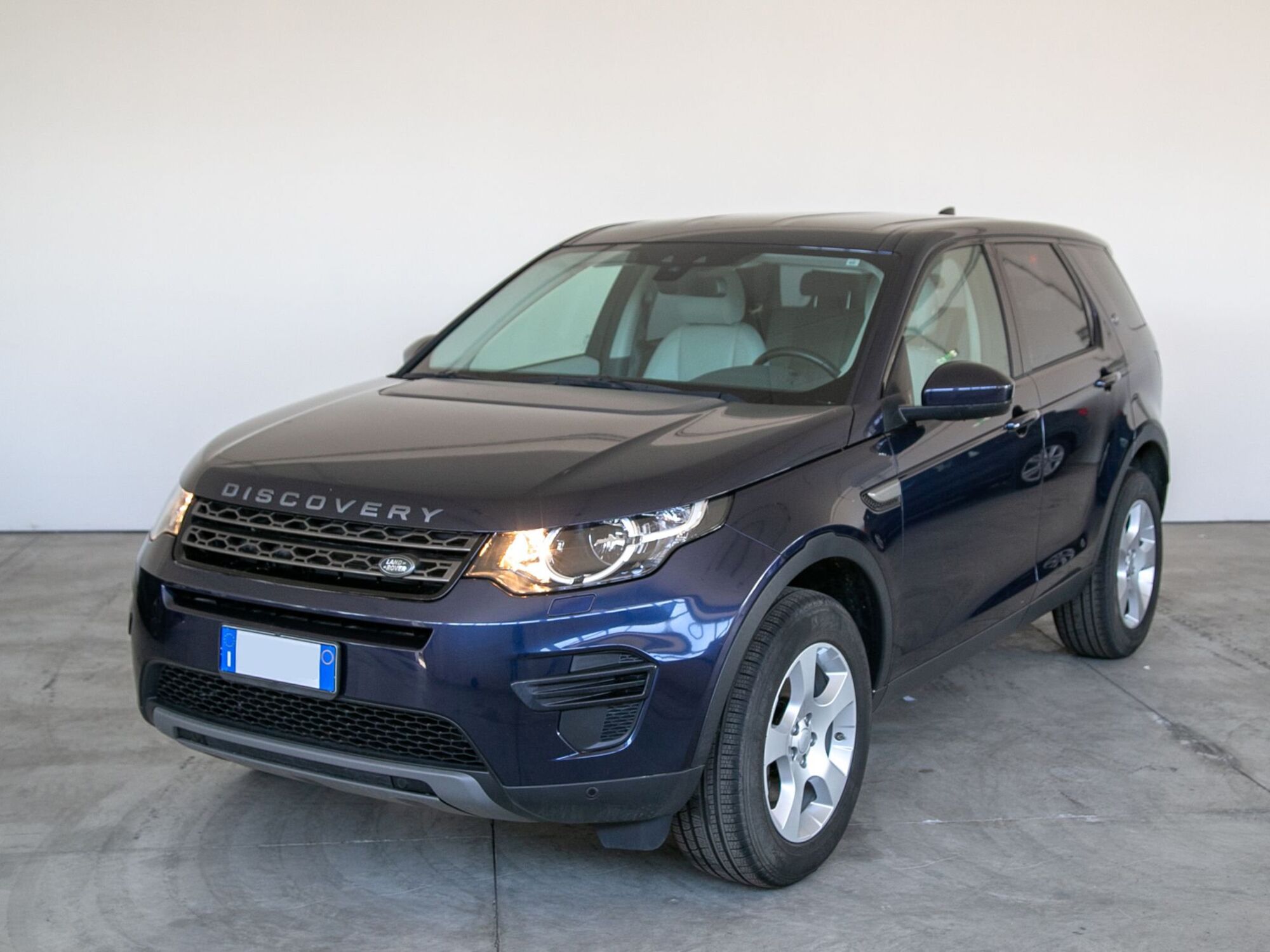 Land Rover Discovery Sport 2.0 TD4 150 CV SE  del 2019 usata a Catania