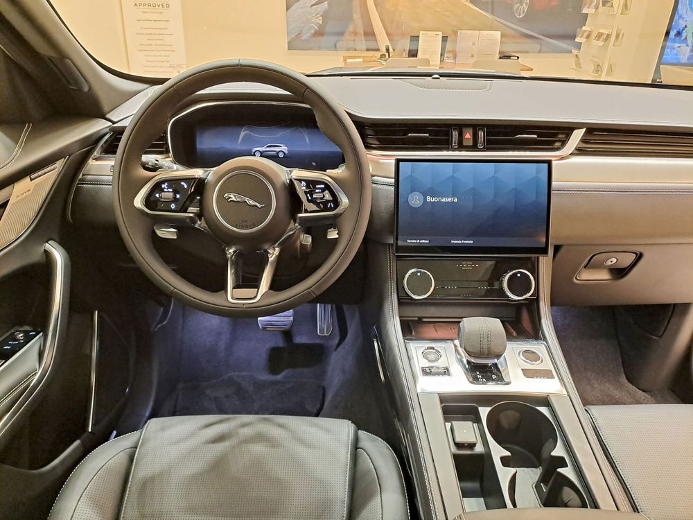 Jaguar F-Pace usata a Pavia (8)