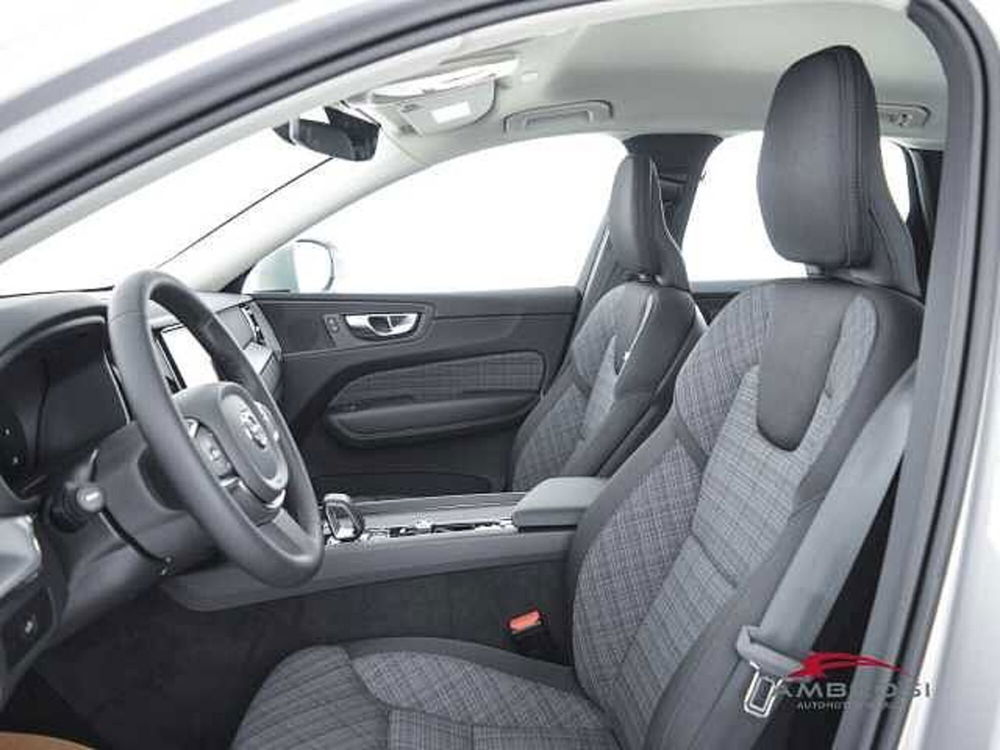 Volvo XC60 nuova a Viterbo (9)