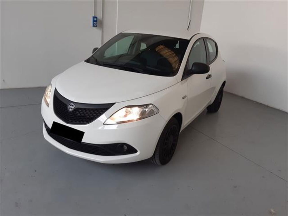 Lancia Ypsilon usata a Asti