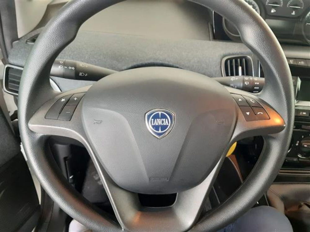 Lancia Ypsilon usata a Asti (10)