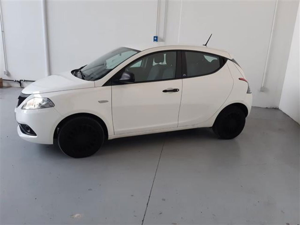 Lancia Ypsilon usata a Asti (2)