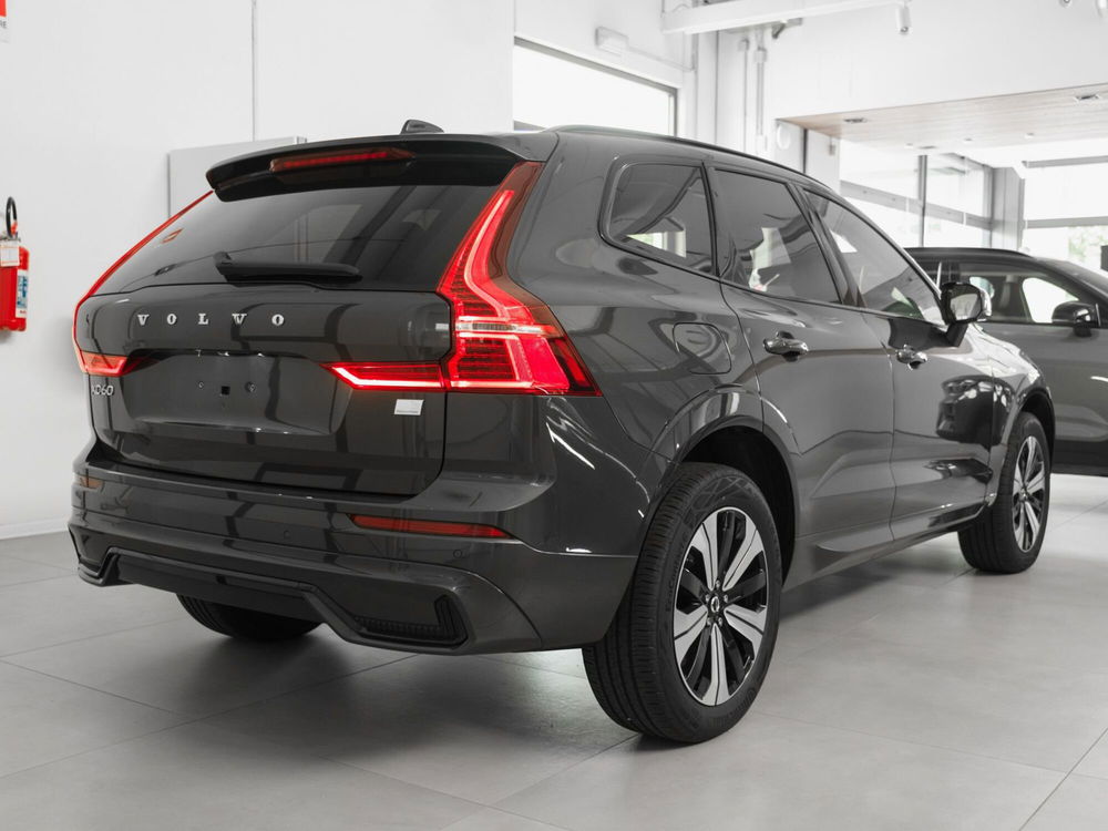 Volvo XC60 nuova a Prato (5)