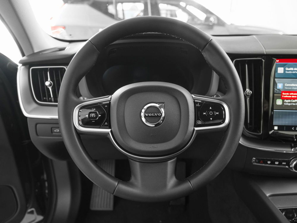 Volvo XC60 nuova a Prato (6)