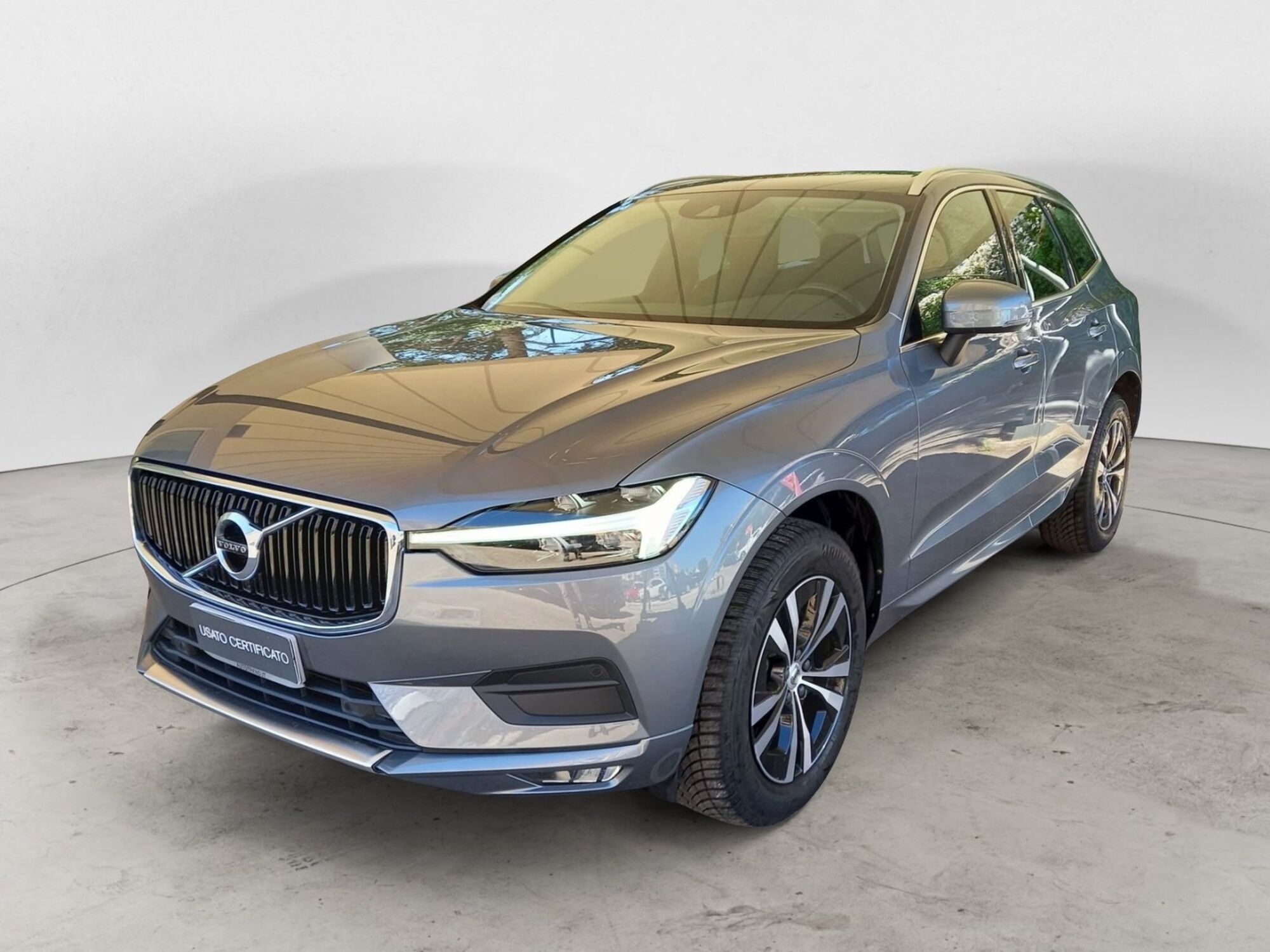 Volvo XC60 B4 Geartronic Momentum Pro  del 2021 usata a Bari