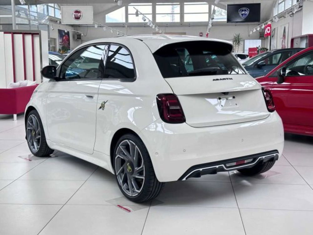 Abarth 500e Cabrio nuova a Sondrio (3)