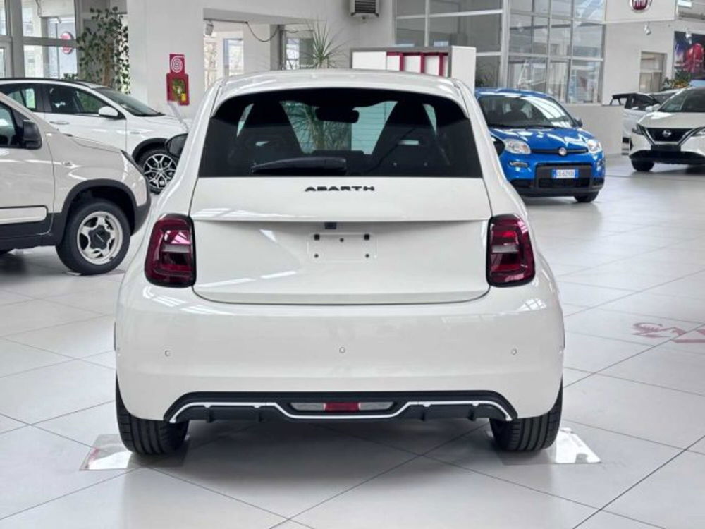 Abarth 500e Cabrio nuova a Sondrio (4)