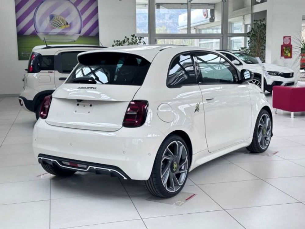 Abarth 500e Cabrio nuova a Sondrio (5)