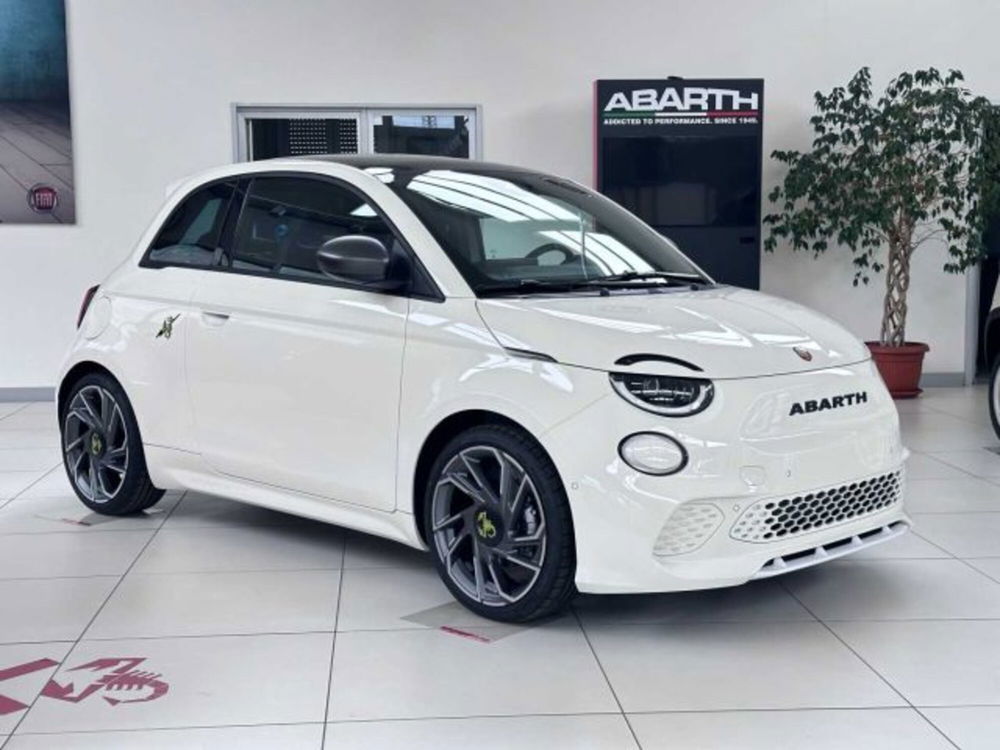 Abarth 500e Cabrio nuova a Sondrio (6)