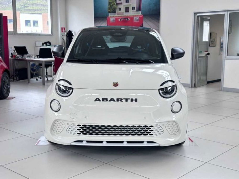 Abarth 500e Cabrio nuova a Sondrio (7)