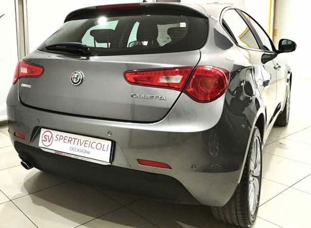 Alfa Romeo Giulietta usata a Lecce (4)