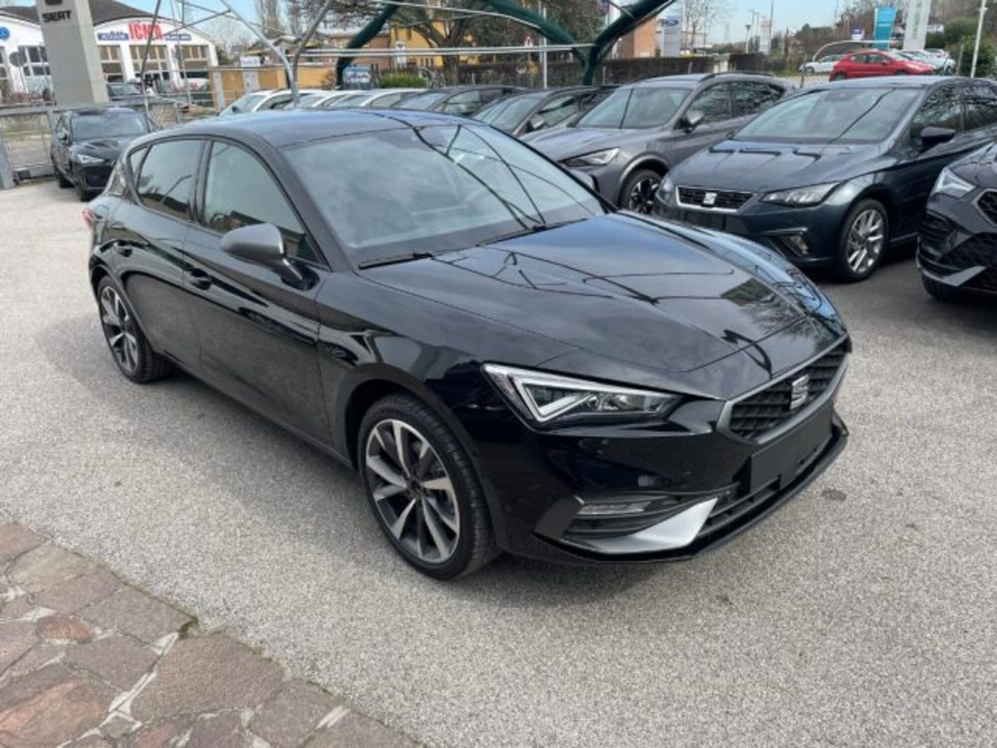 SEAT Leon 2.0 tdi FR 150cv dsg nuova a Castenaso