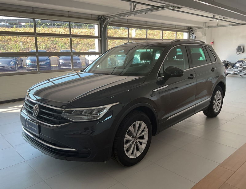 Volkswagen Tiguan 2.0 TDI 150 CV SCR DSG Life del 2021 usata a Salerno