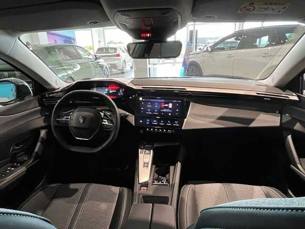 Peugeot 308 SW nuova a Milano (9)