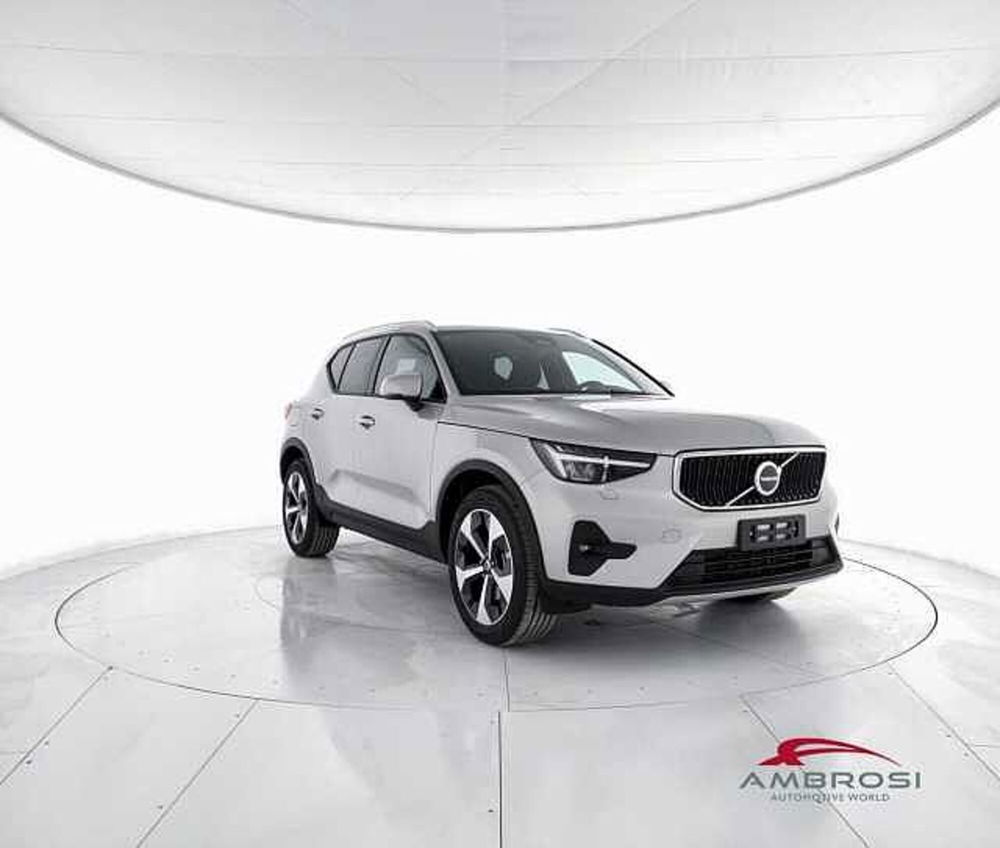 Volvo XC40 nuova a Viterbo (2)