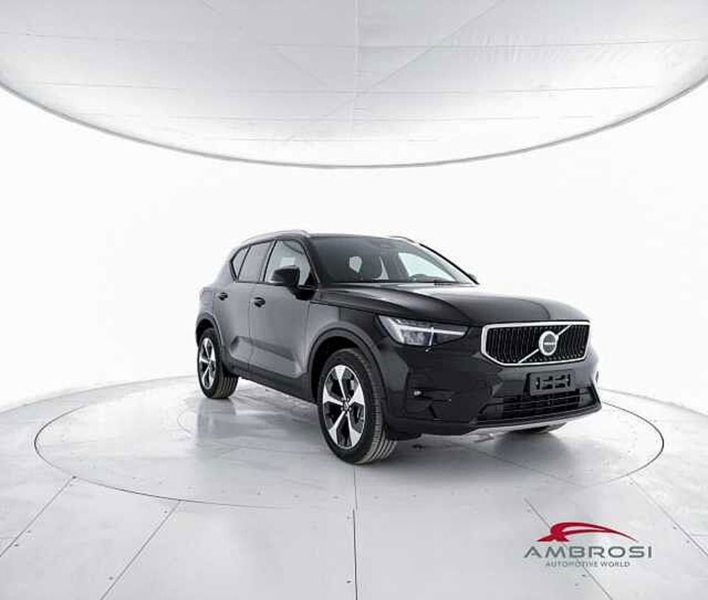 Volvo XC40 nuova a Viterbo (2)