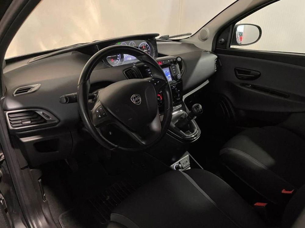 Lancia Ypsilon usata a Torino (8)