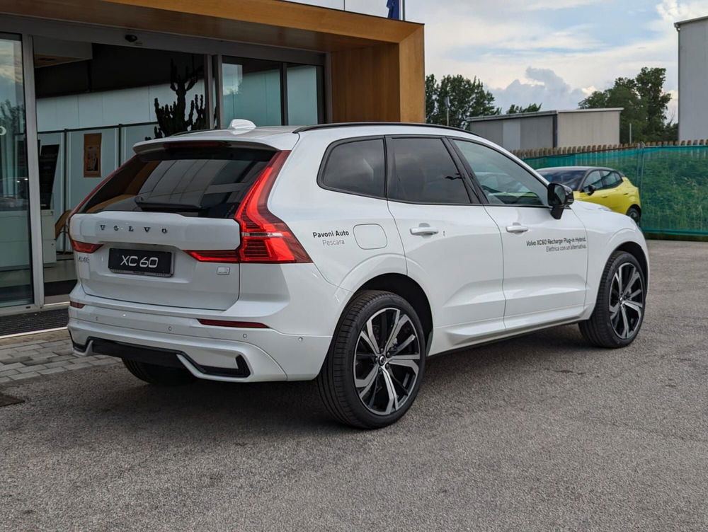 Volvo XC60 nuova a Pescara (2)