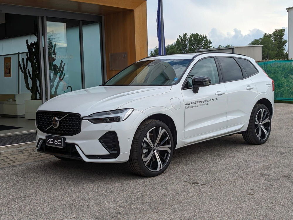 Volvo XC60 nuova a Pescara (6)