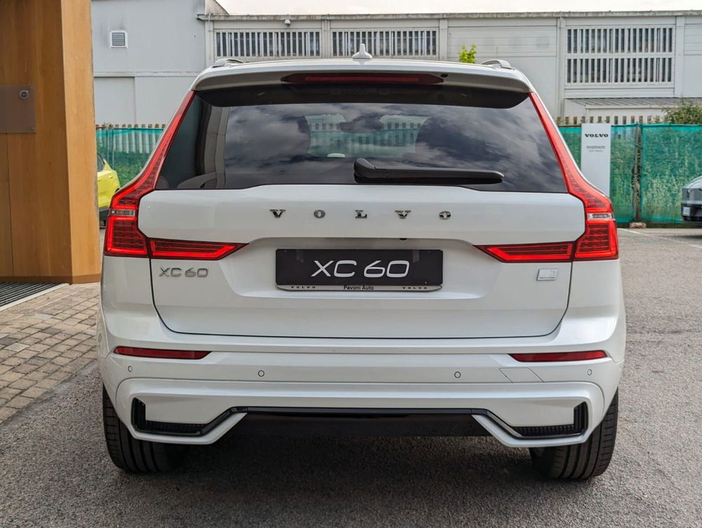 Volvo XC60 nuova a Pescara (7)