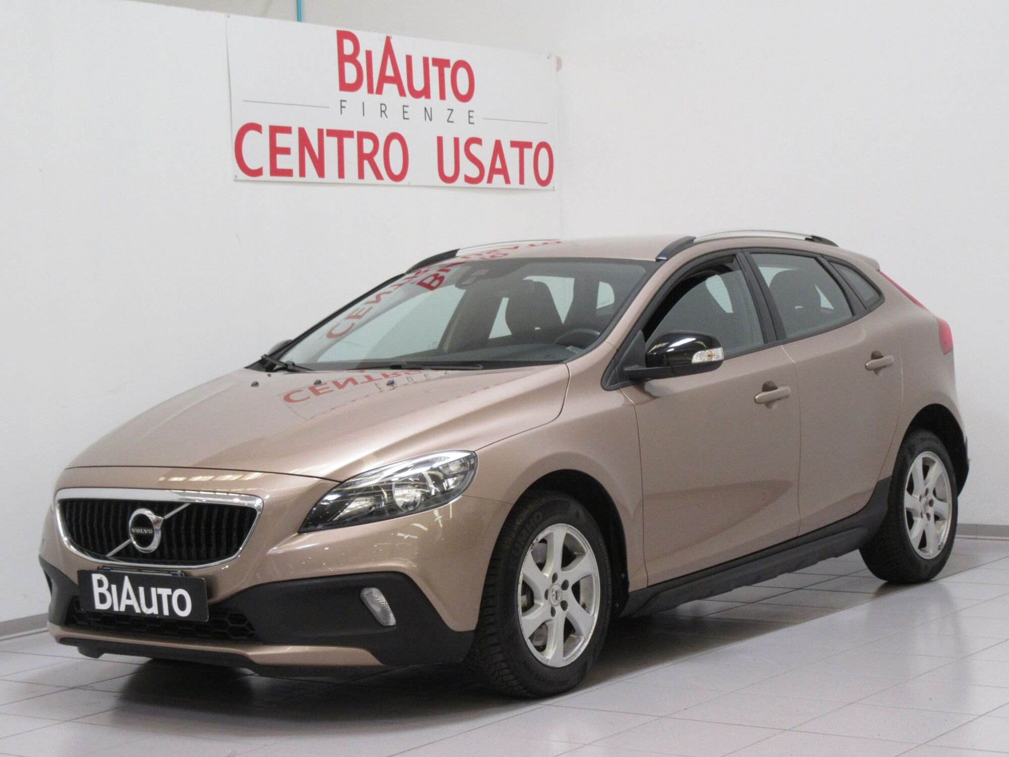 Volvo V40 Cross Country D2 Business  del 2017 usata a Sesto Fiorentino