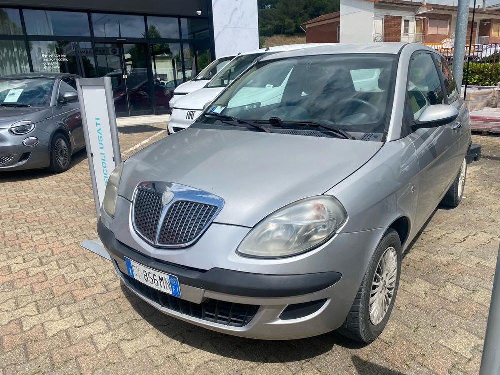 Lancia Ypsilon usata a Arezzo