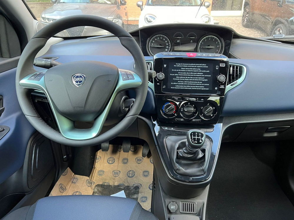 Lancia Ypsilon nuova a Salerno (12)