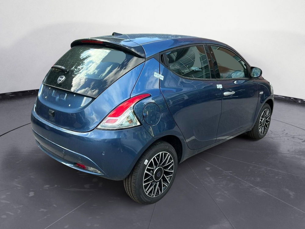 Lancia Ypsilon nuova a Salerno (2)