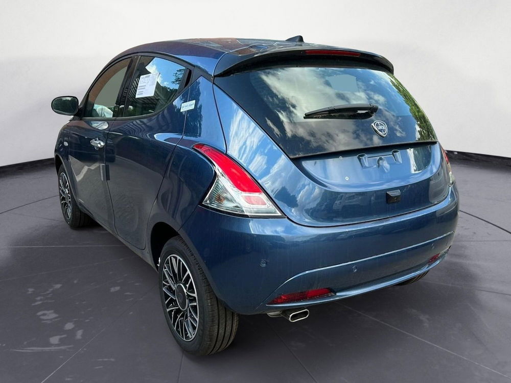 Lancia Ypsilon nuova a Salerno (3)