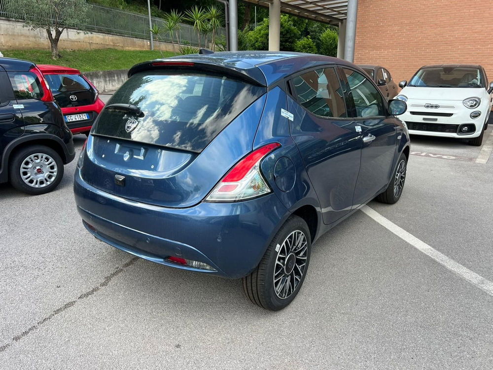 Lancia Ypsilon nuova a Salerno (4)