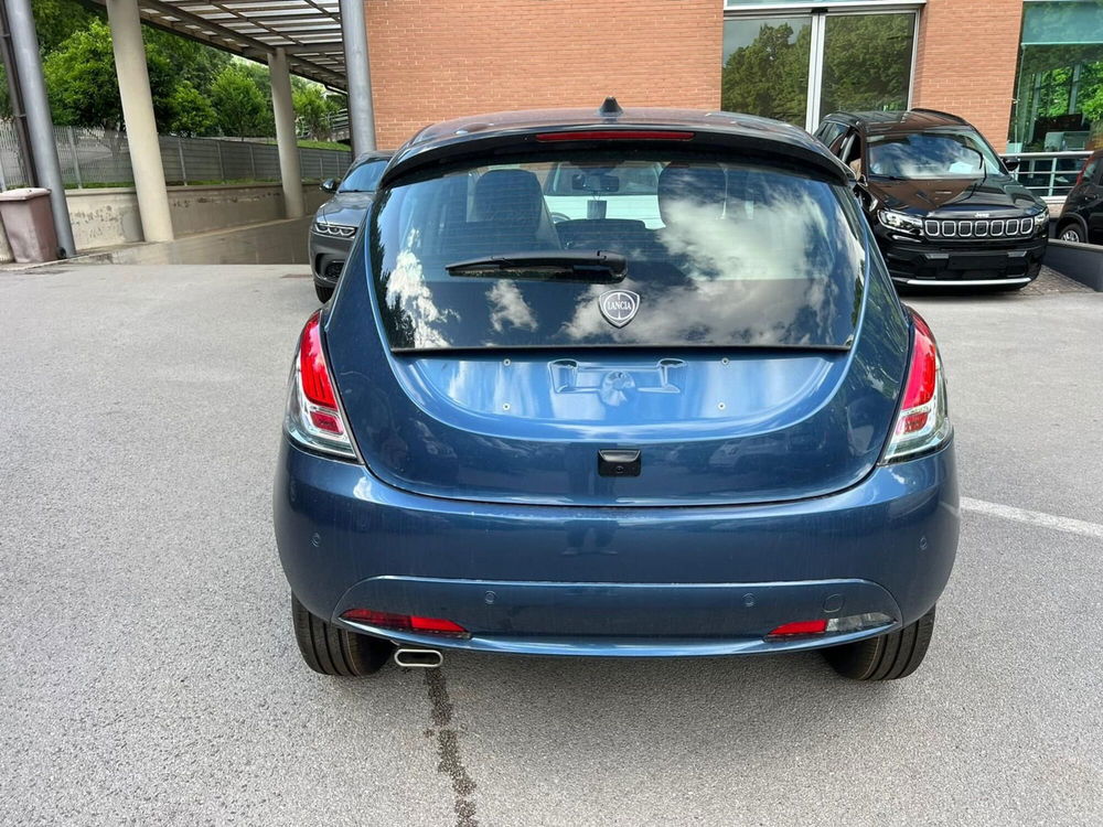 Lancia Ypsilon nuova a Salerno (6)