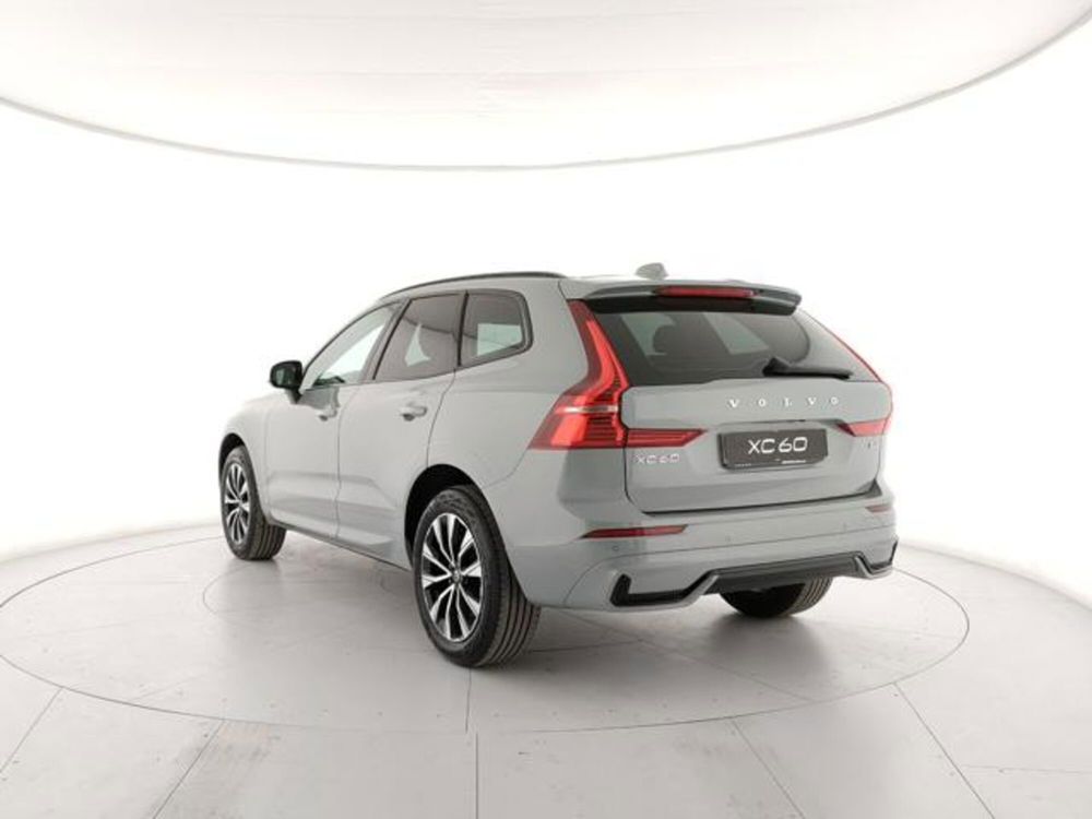 Volvo XC60 nuova a Modena (3)