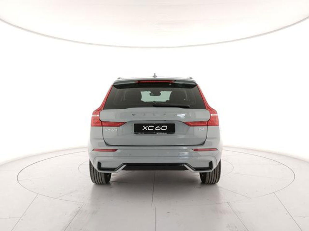 Volvo XC60 nuova a Modena (4)