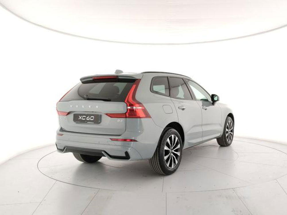 Volvo XC60 nuova a Modena (5)