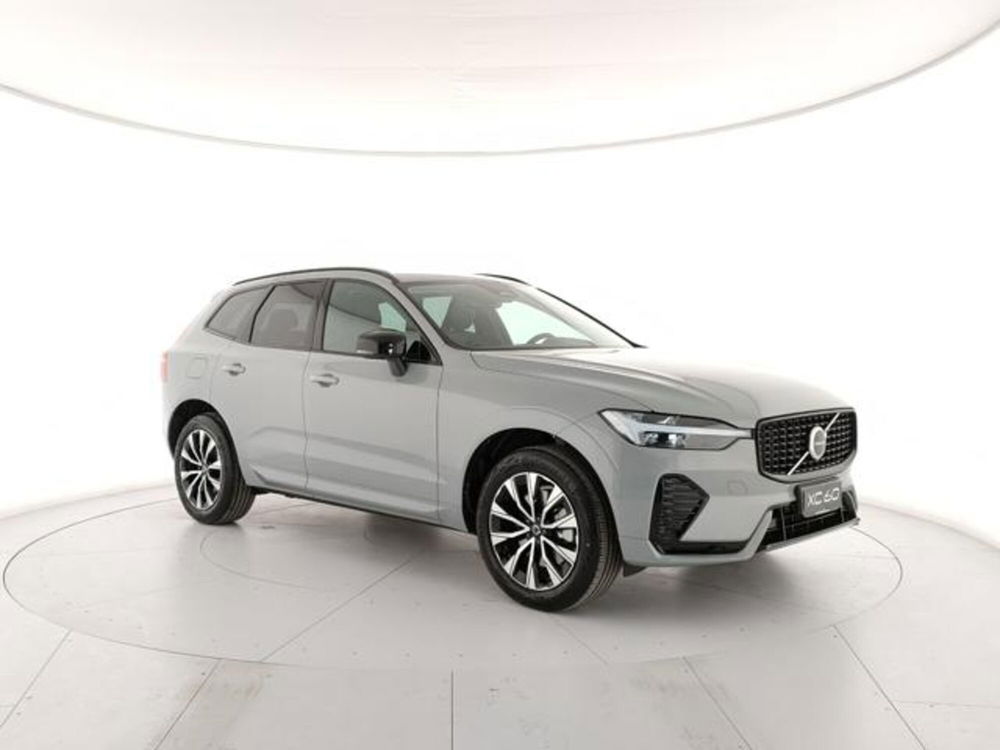 Volvo XC60 nuova a Modena (6)