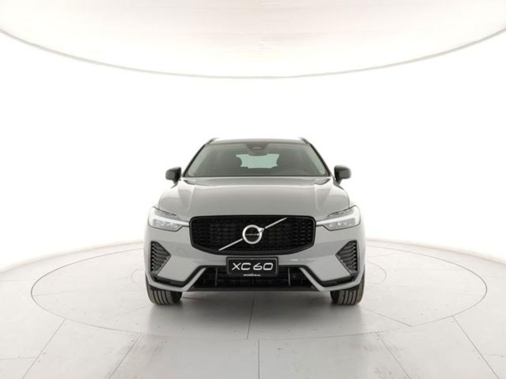 Volvo XC60 nuova a Modena (7)