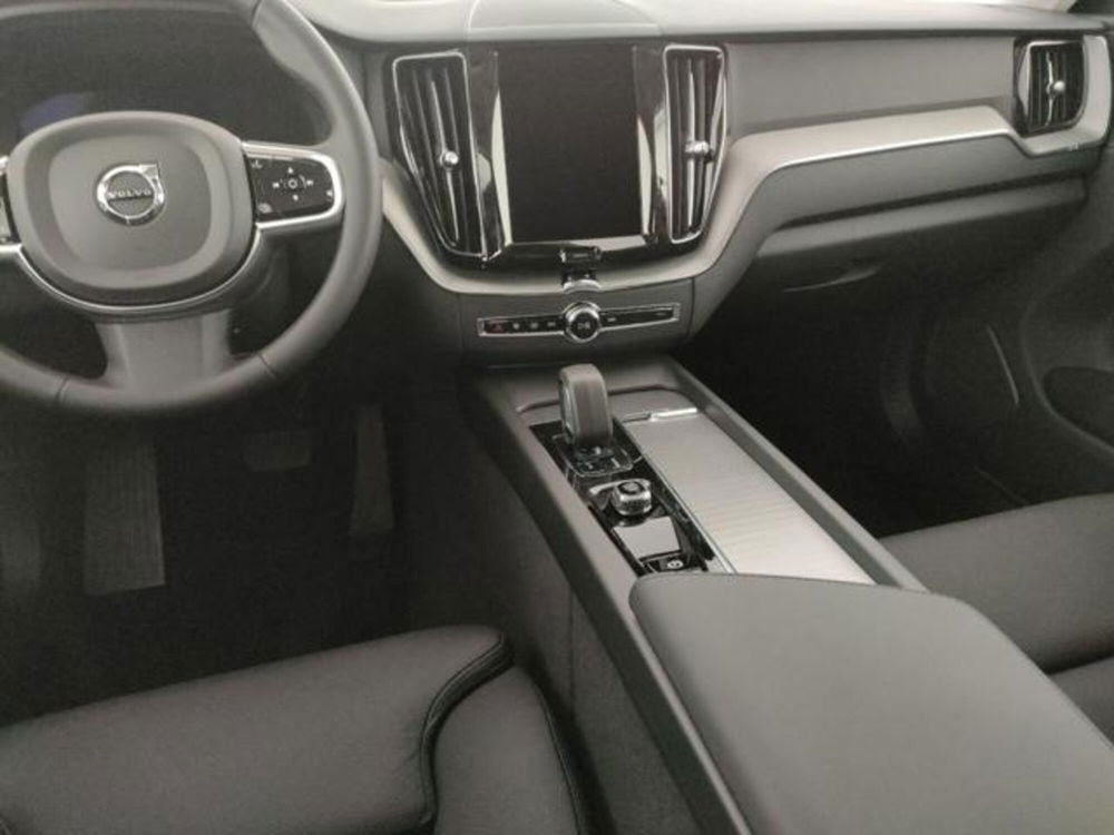 Volvo XC60 nuova a Modena (14)