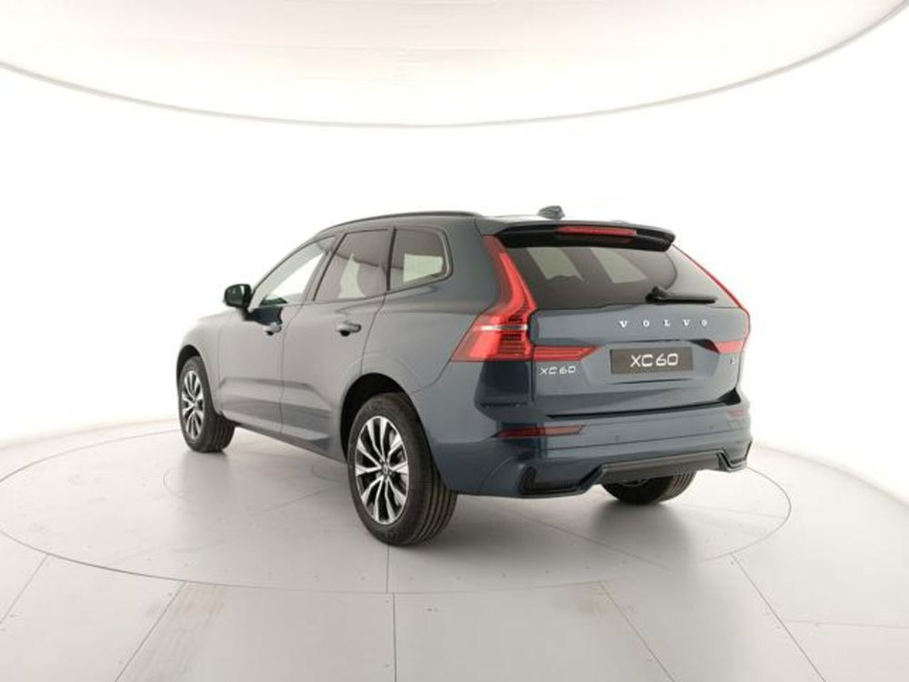 Volvo XC60 nuova a Modena (3)