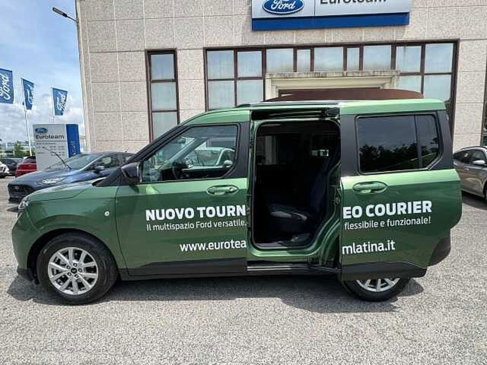 Ford Tourneo Courier nuova a Latina (8)