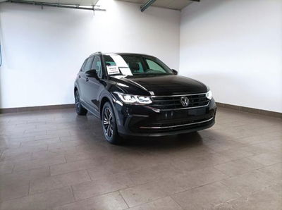 Volkswagen Tiguan 1.5 TSI 150 CV DSG Advanced ACT BlueMotion Technology del 2023 usata a Magenta