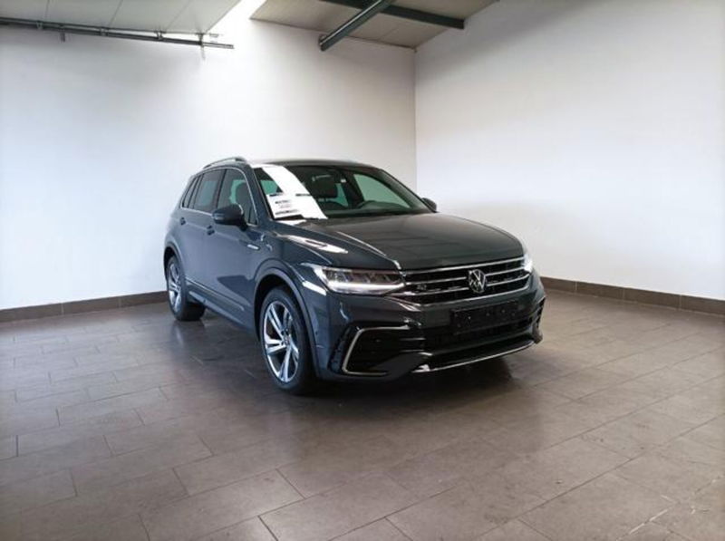 Volkswagen Tiguan 1.5 TSI 150 CV DSG ACT R-Line del 2023 usata a Magenta