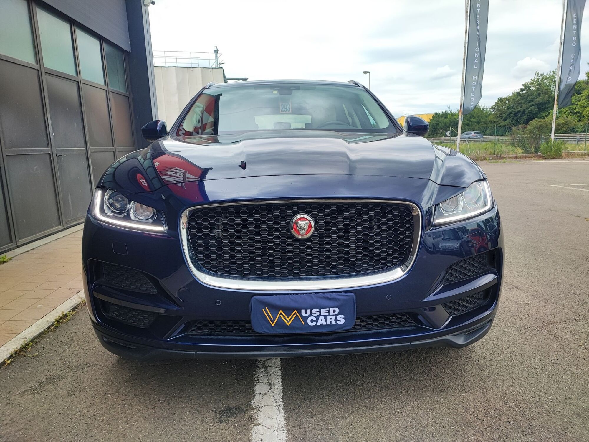 Jaguar F-Pace 2.0 D 180 CV AWD aut. Prestige  del 2019 usata a Arezzo