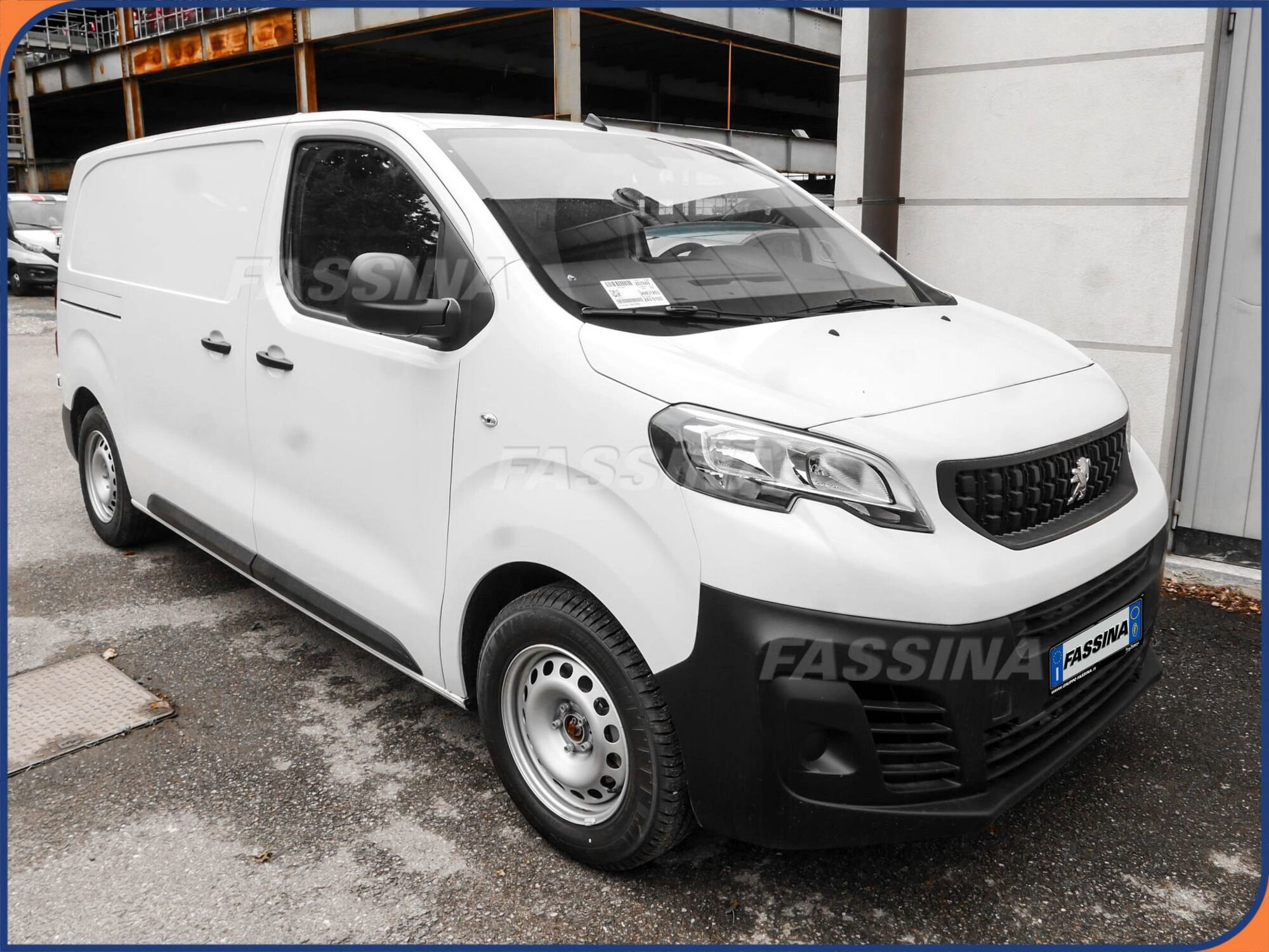 Peugeot Expert Furgone BlueHDi 100 S&amp;S PL-TN Furgone Premium Standard  nuova a Milano