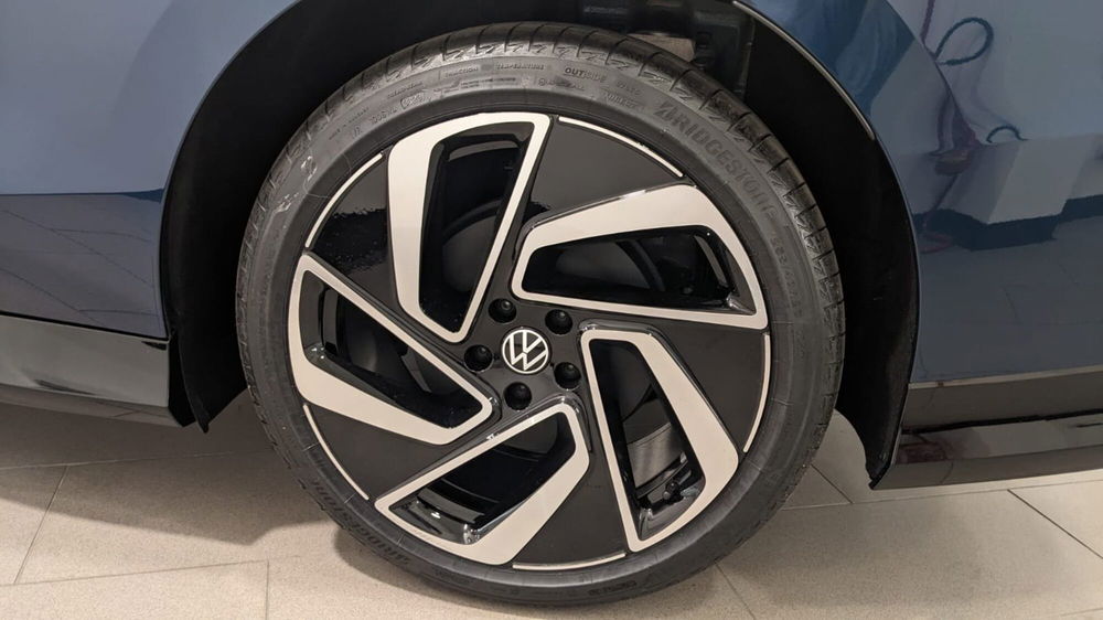 Volkswagen ID.7 nuova a Genova (8)