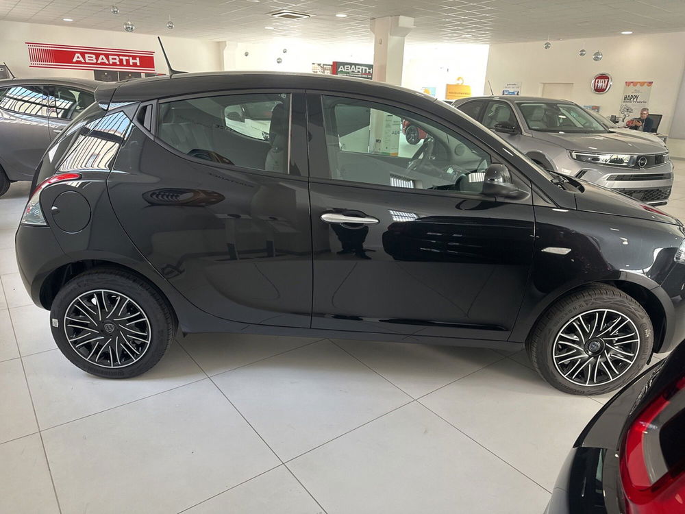 Lancia Ypsilon nuova a Benevento (2)