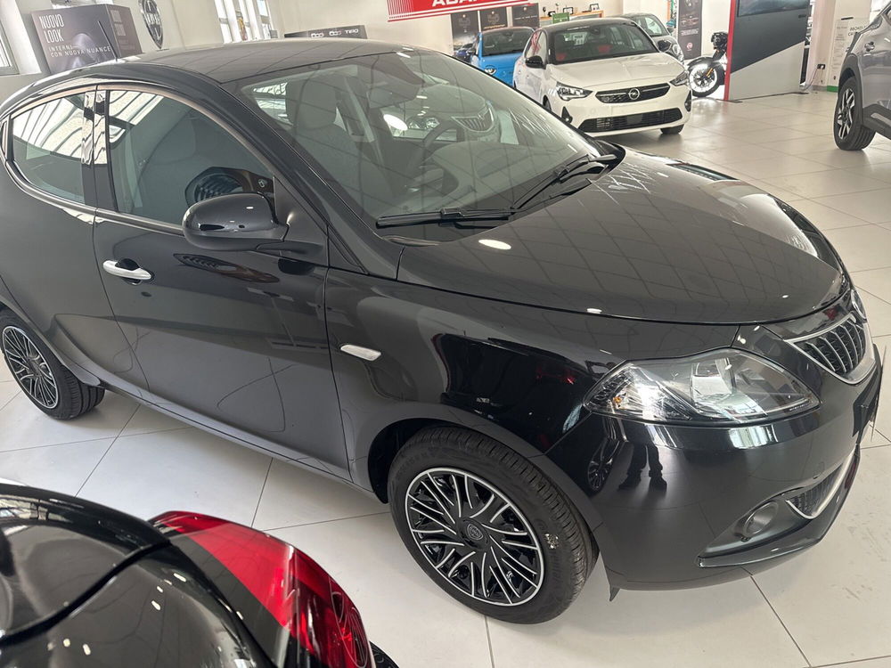 Lancia Ypsilon nuova a Benevento (5)