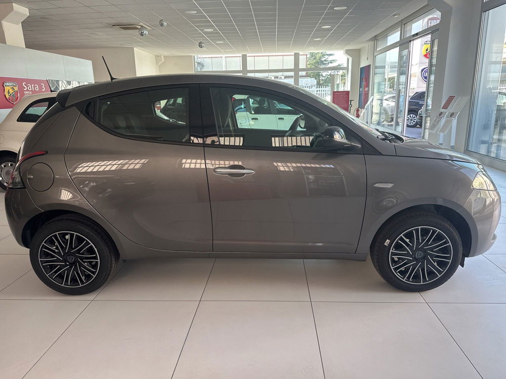 Lancia Ypsilon nuova a Benevento (2)