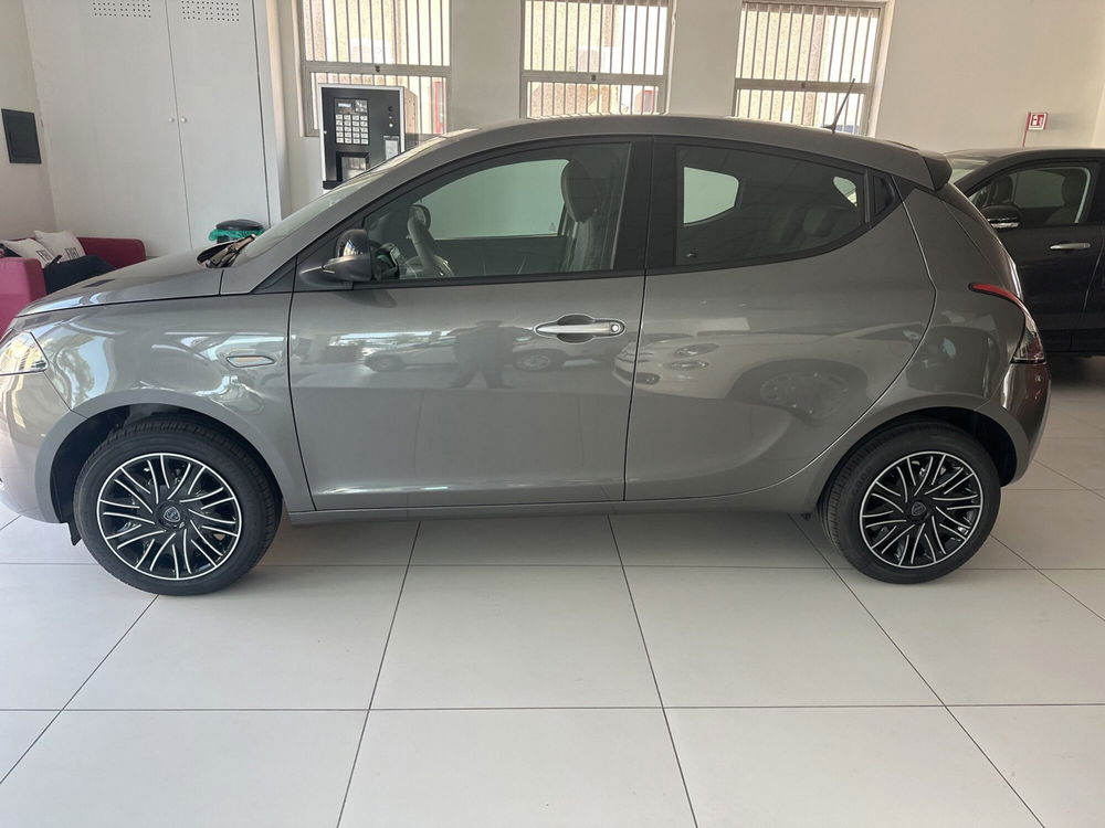 Lancia Ypsilon nuova a Benevento (3)