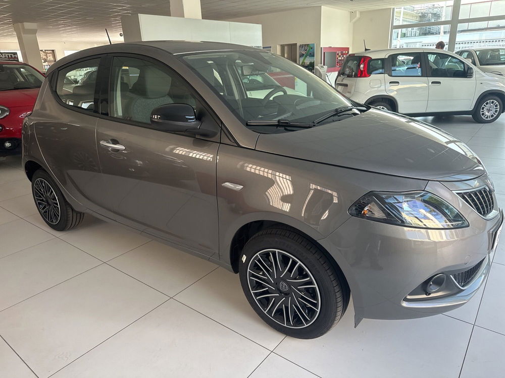 Lancia Ypsilon nuova a Benevento (4)