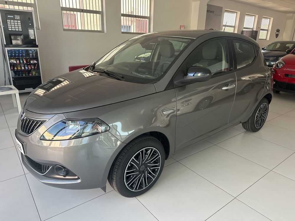 Lancia Ypsilon nuova a Benevento (5)